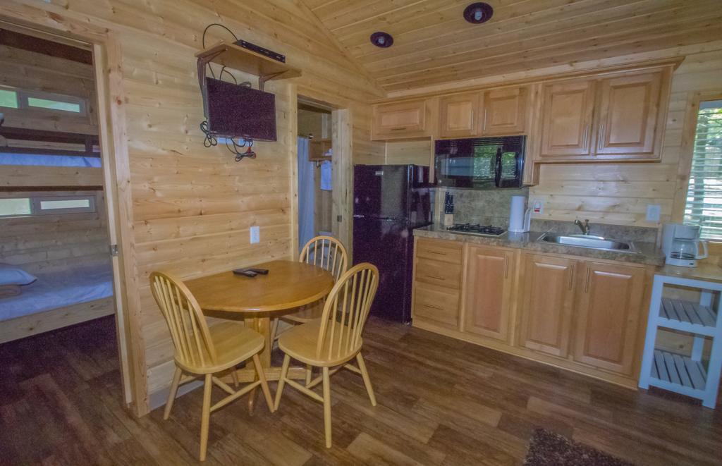 Lake Of The Springs Camping Resort Cottage 1 Oregon House Room photo